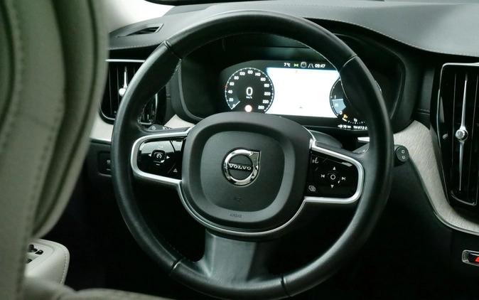 Volvo XC 60 cena 129900 przebieg: 161200, rok produkcji 2019 z Rzgów małe 596
